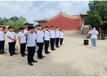 “緬懷先烈，瞻仰紅色文化”